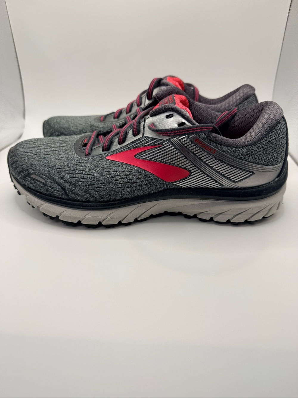 BROOKS Adrenaline GTS 18 Gray Pink Women’s Athletic Running Workout Shoes Size 9